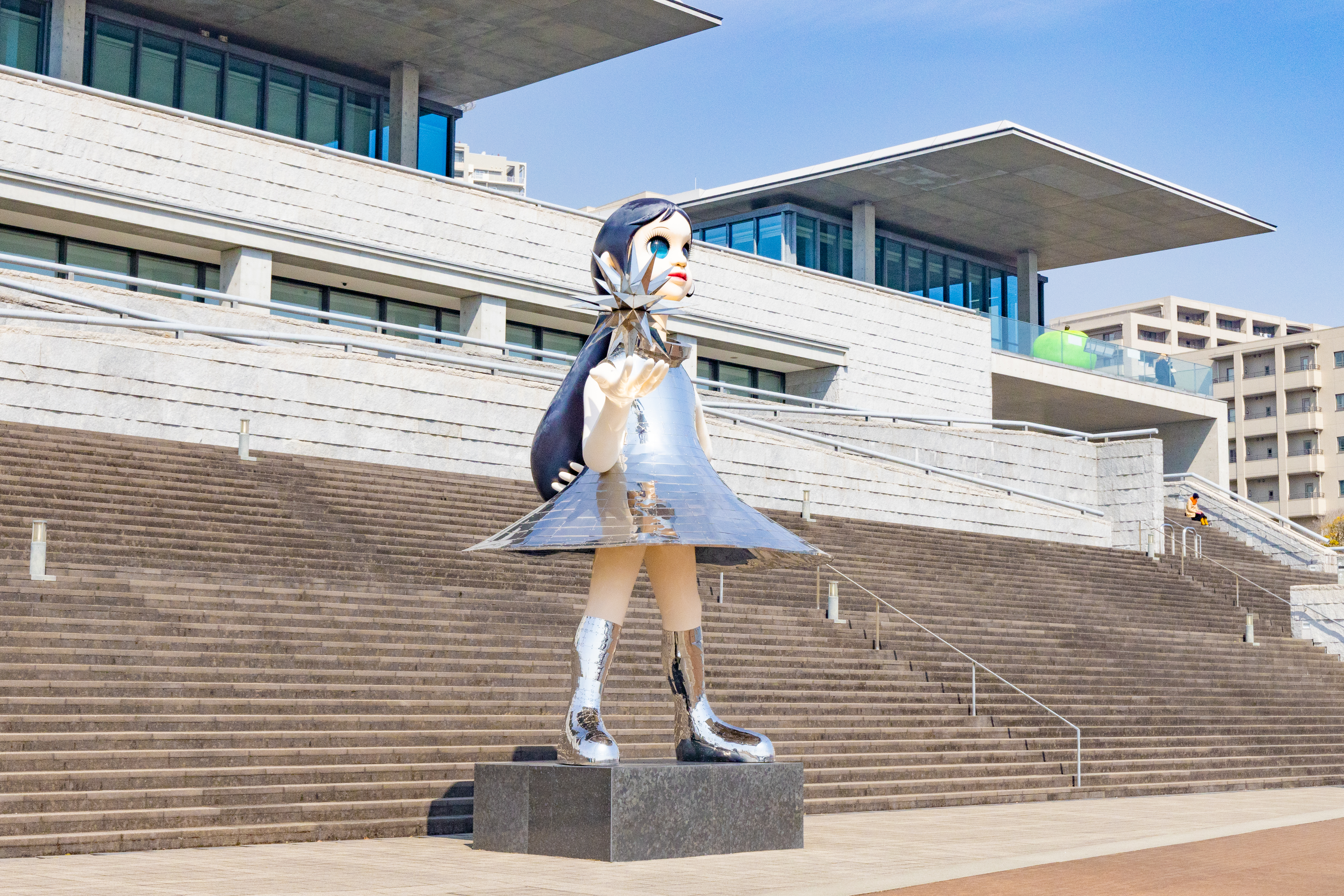 兵庫県立美術館 サン・シスター