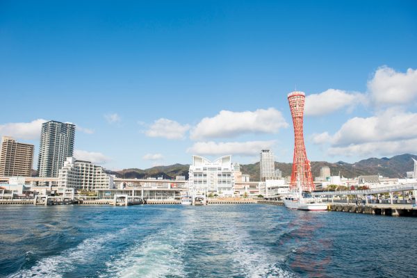 海から見た神戸港