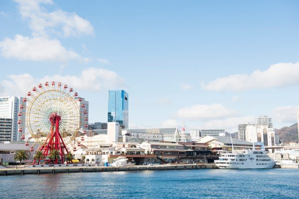 海から見た神戸港